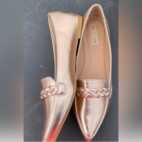 New in Box Rose Gold Pointy Toe Metallic Flats size US 8 never Worn - Picture 2 of 4